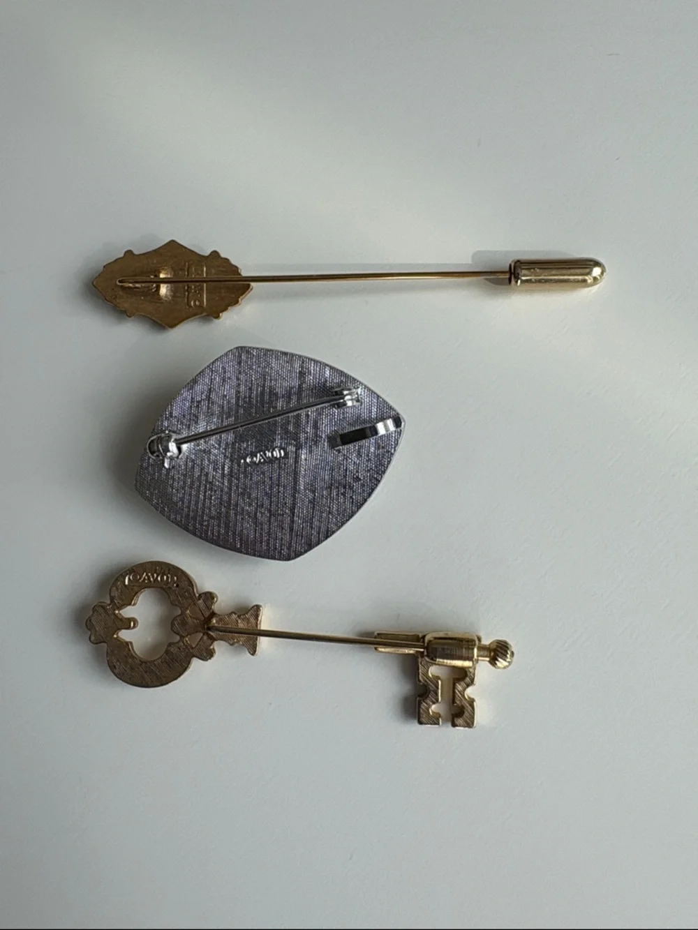 Set of 3 Vintage Avon Brooches - Picture 3 of 11